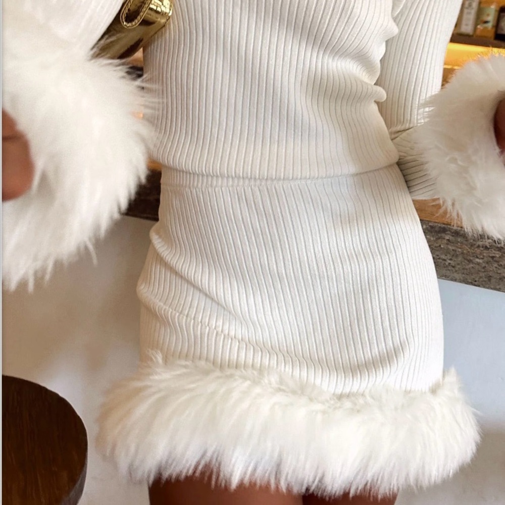 Show Me Your MuMu Fran faux fur Skirt Small